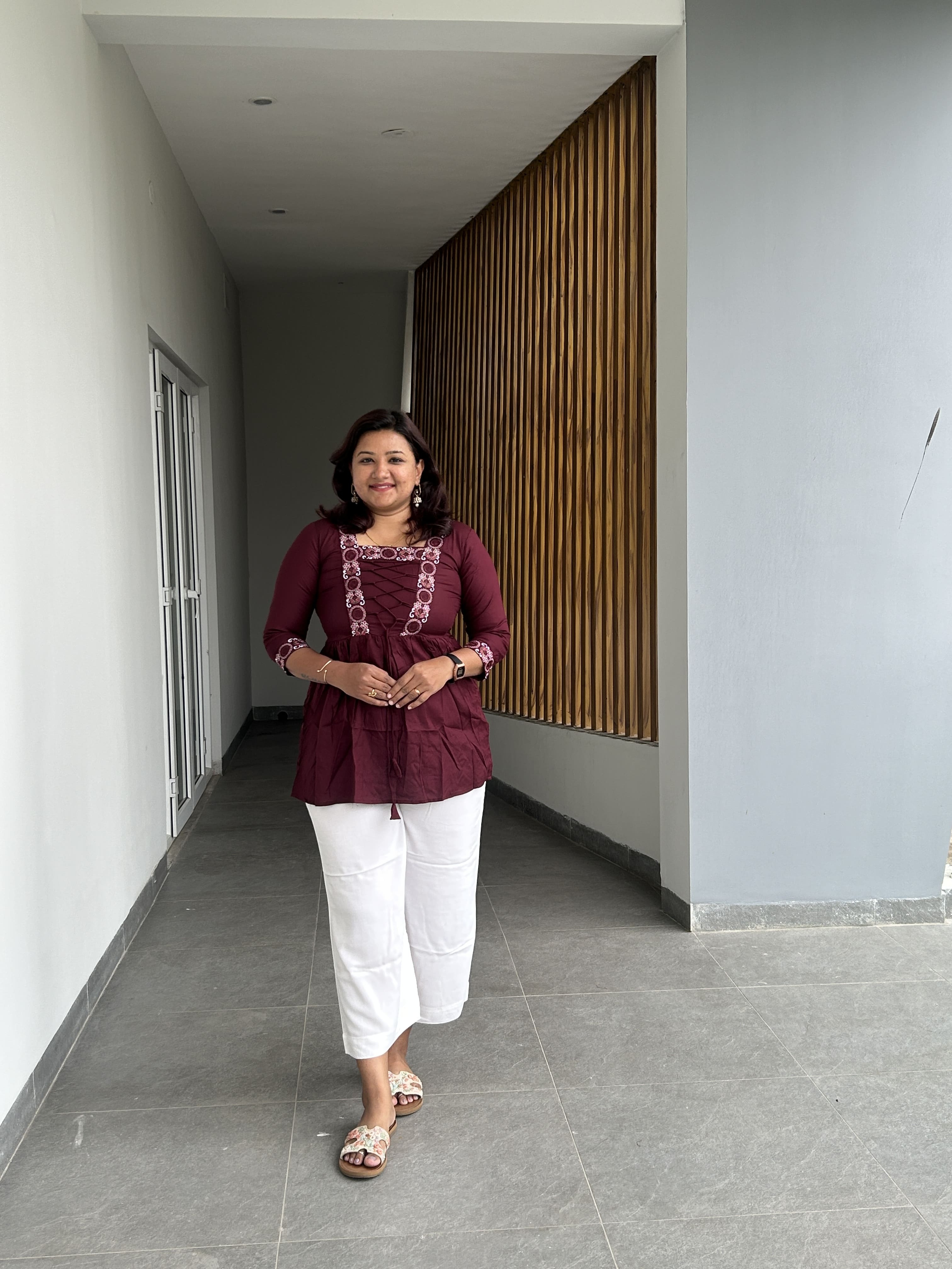 KUR189 - Burgundy Floral embroidered front tie short top