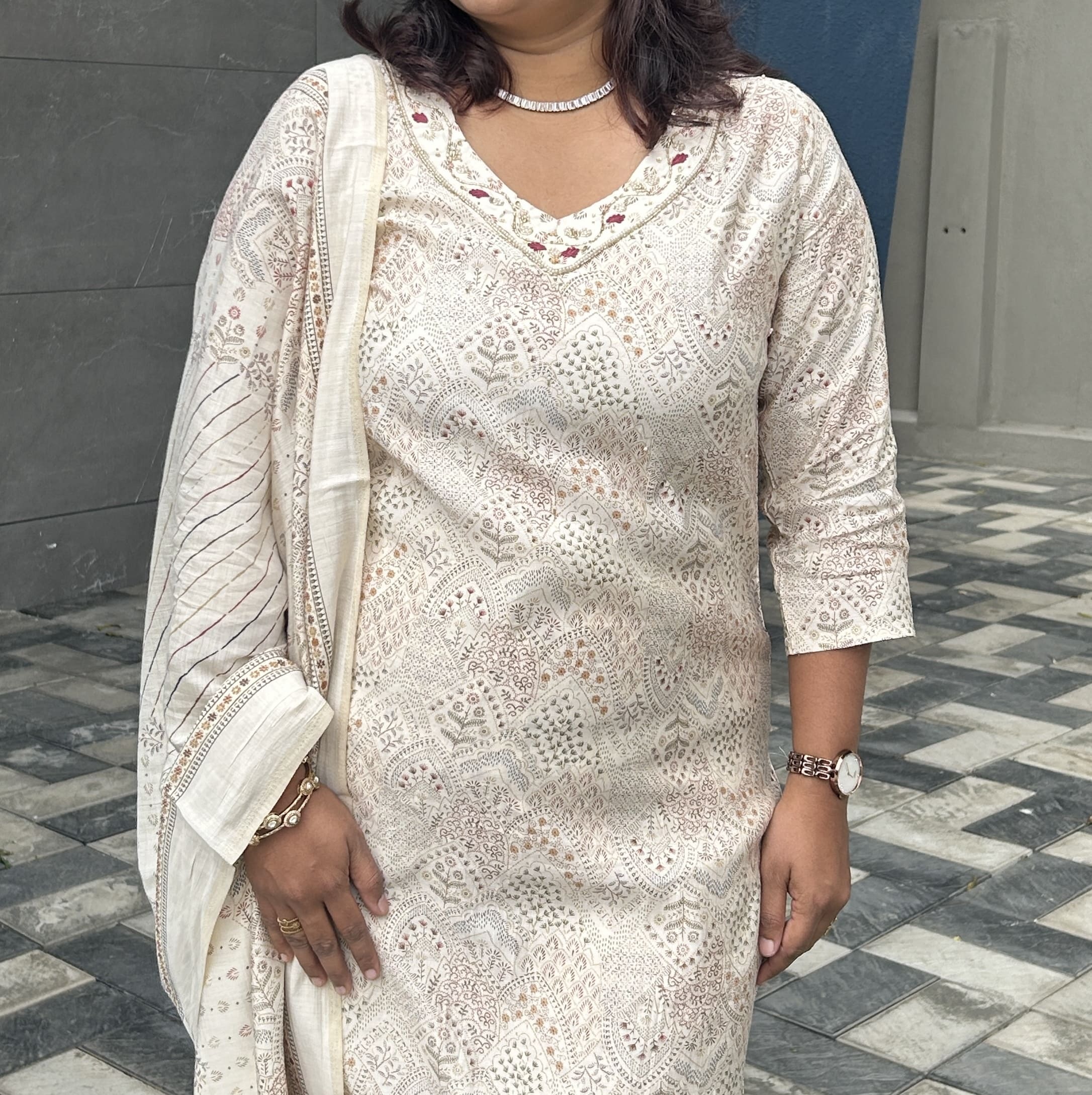 RMS154 - Offwhite Vneck hand embroidered Muslin Suit