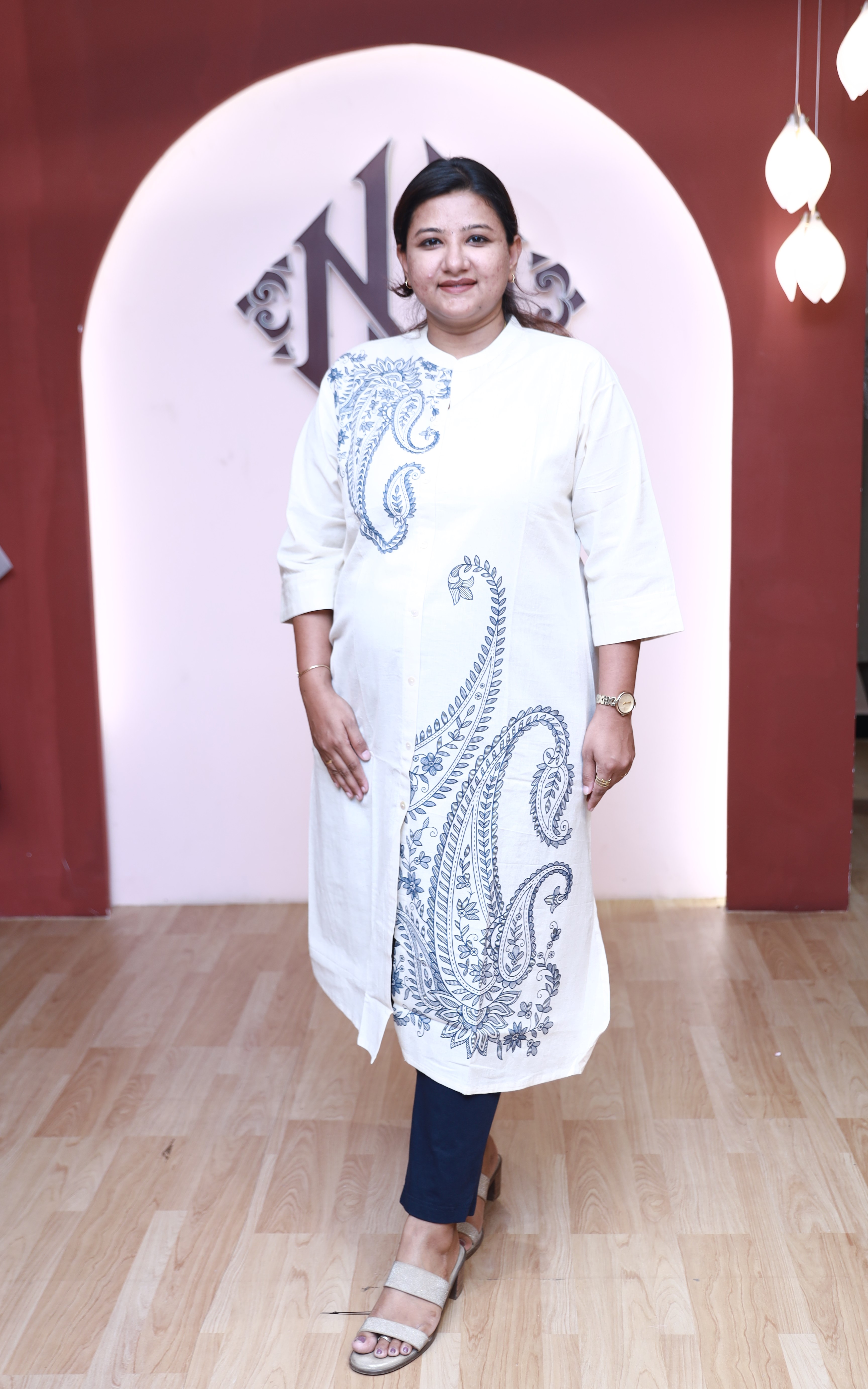KUR101 - White Paisley print flex cotton kurta